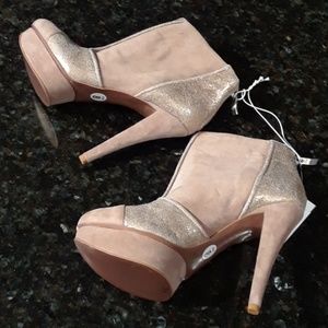 BCBG NWT metallic suede stiletto booties as 8B